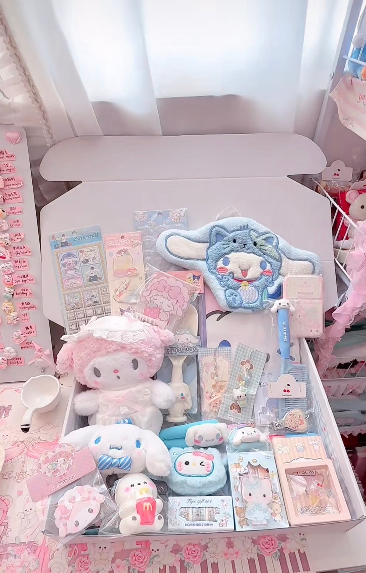 Lucky Scoop – 3 SCOOPS + 4 Gifts & 1 Gacha