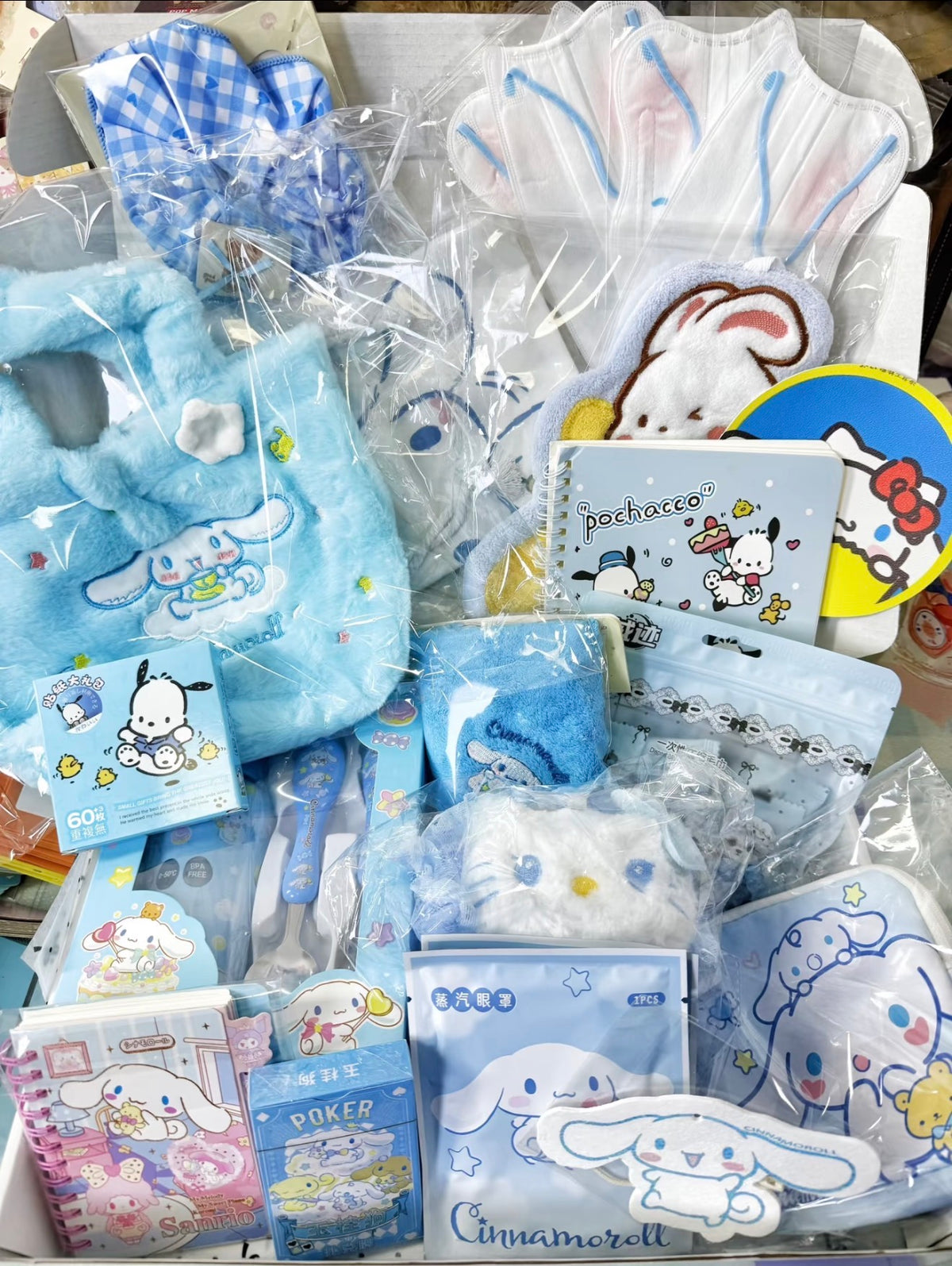 Lucky Scoop – 3 SCOOPS + 4 Gifts & 1 Gacha