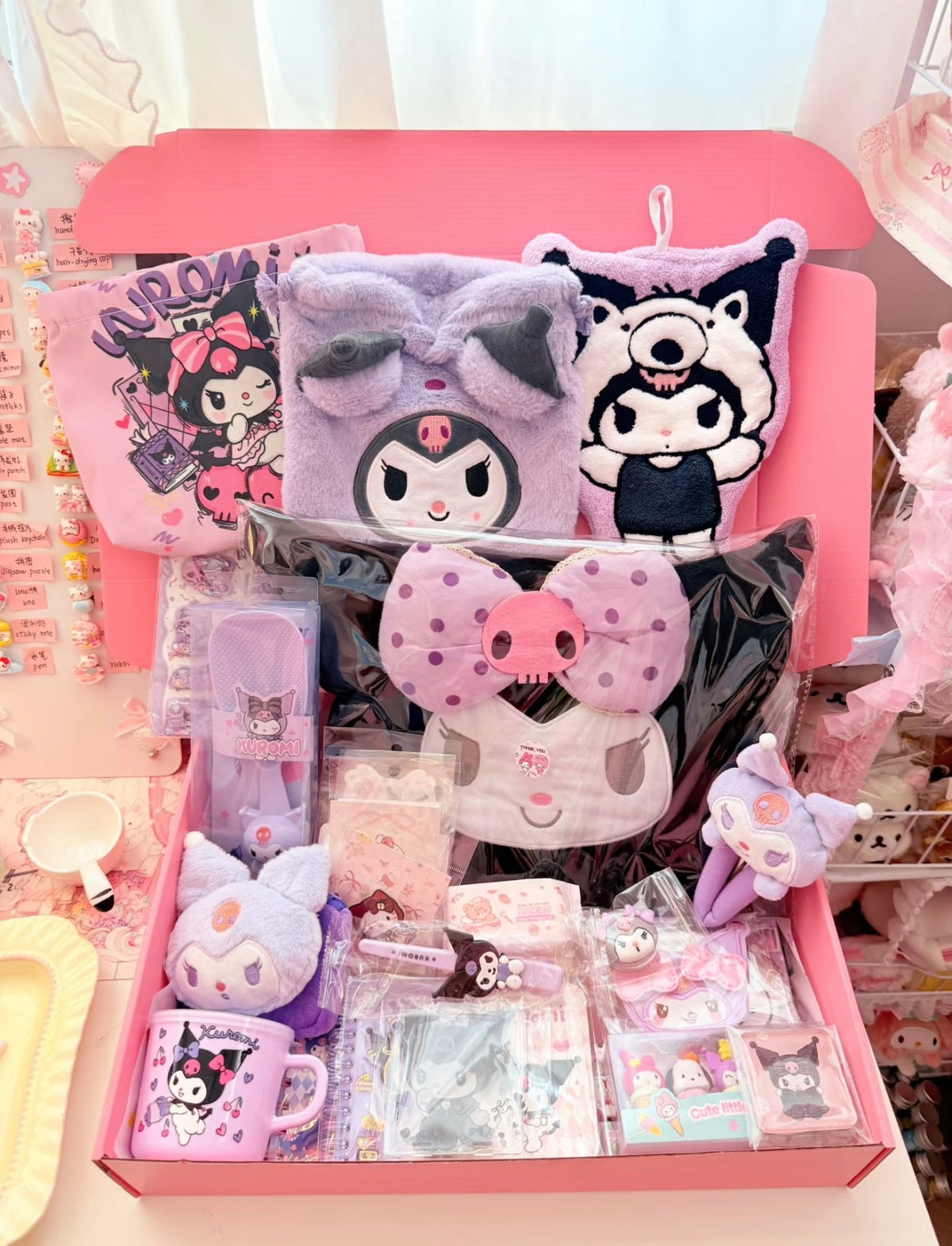 Lucky Scoop – 3 SCOOPS + 4 Gifts & 1 Gacha